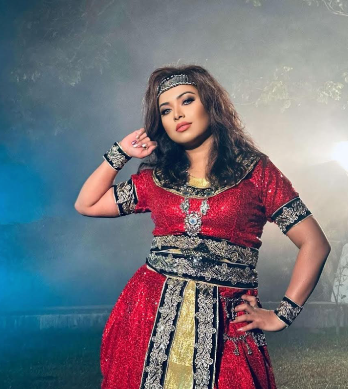 মিউজিক নিয়ে যুক্তরাষ্ট্রে ব্যস্ত সময় কাটছে ত্রিনিয়ার